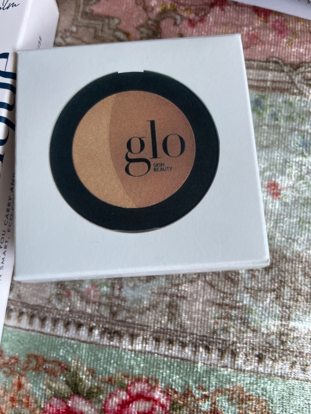 Clean Beauty bundle with makeup bag - Picture 4 of 9
